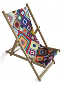 Deckchair with colourful pattern seat
