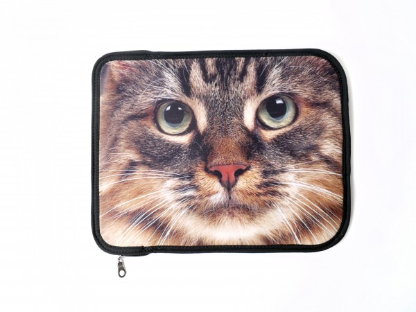 A cat's face on the cover of an iPad case