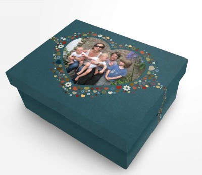 green photo box with family photo and flower design