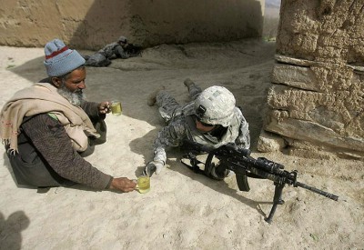 afghan-man-offering-soldier-tea