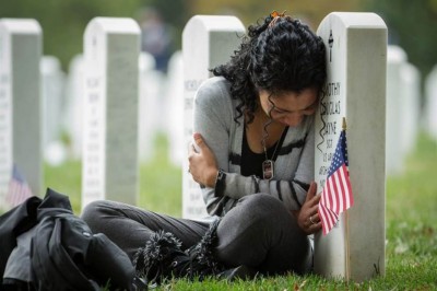 woman-crying-by-gravestone