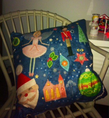 jonathan boat christmas cushion design