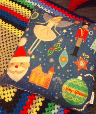 jonathan boat christmas cushion design 2