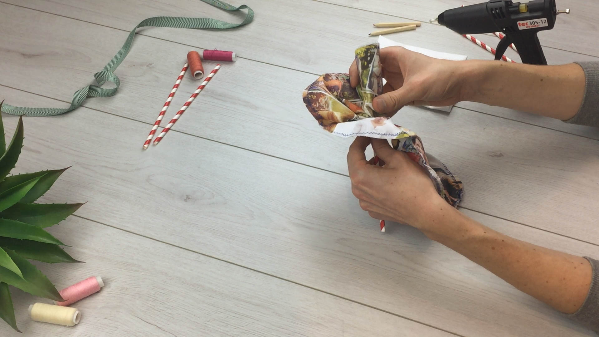 How to Make Fabric Roses Step by Step: Sewing Projects Tutorial