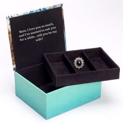 unique ways to propose with a jewellery box